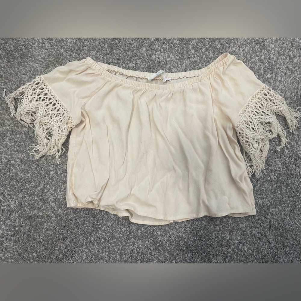 ASTR Women’s Off the Shoulder Crop Top. Size S